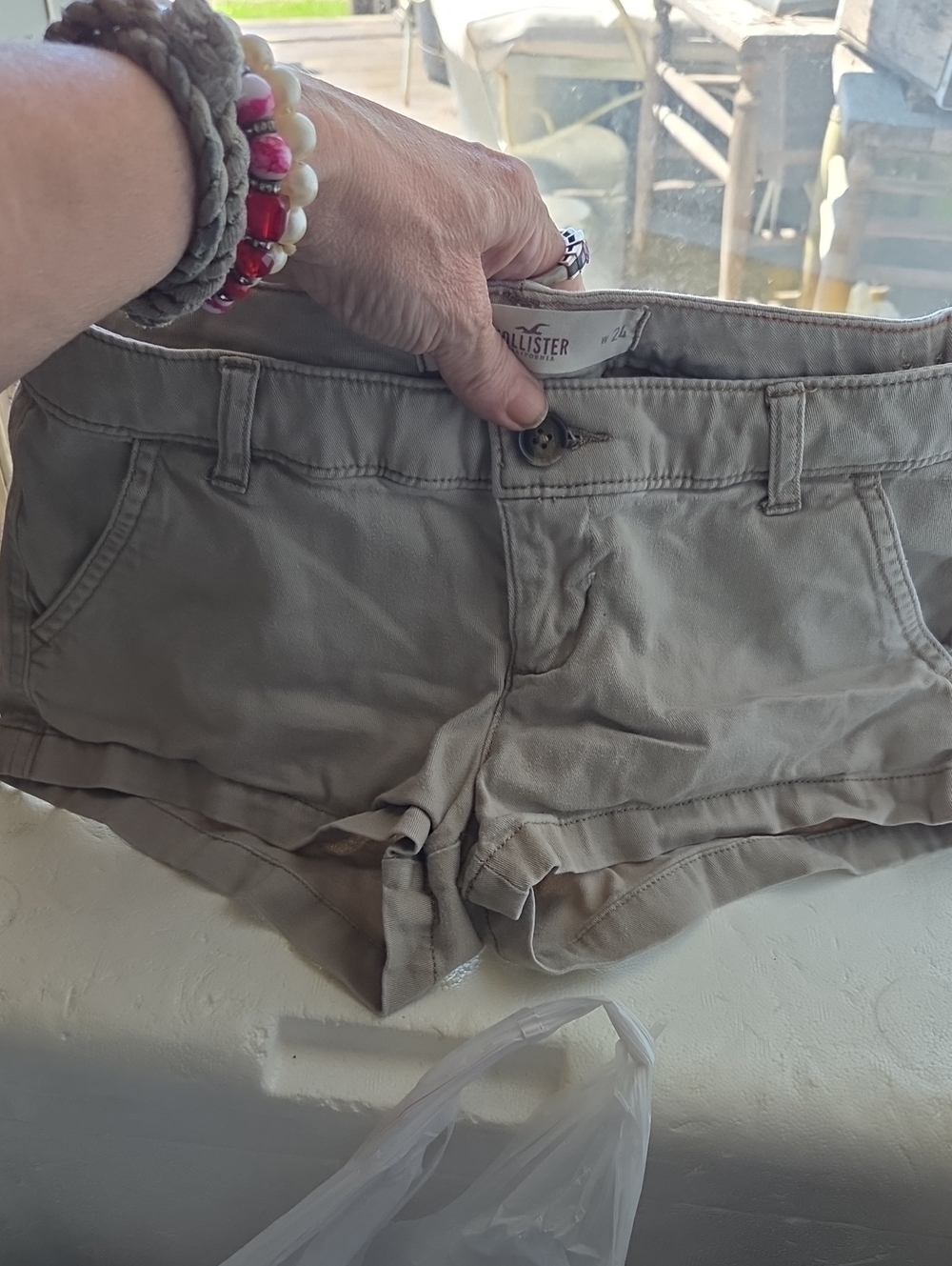 Hollister Women's Khaki/Tan Low-Rise Jean Shorts  0 W 24 Y2k